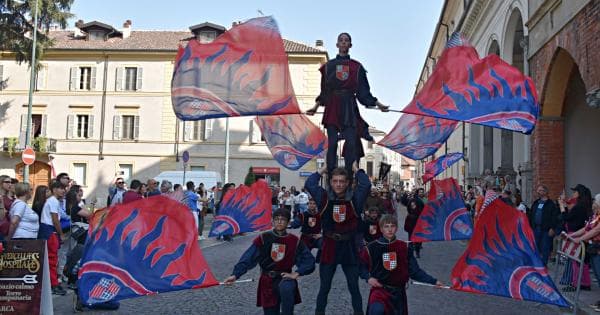 Vercellae Hospitales a Vercelli: musici e figuranti animano il borgo